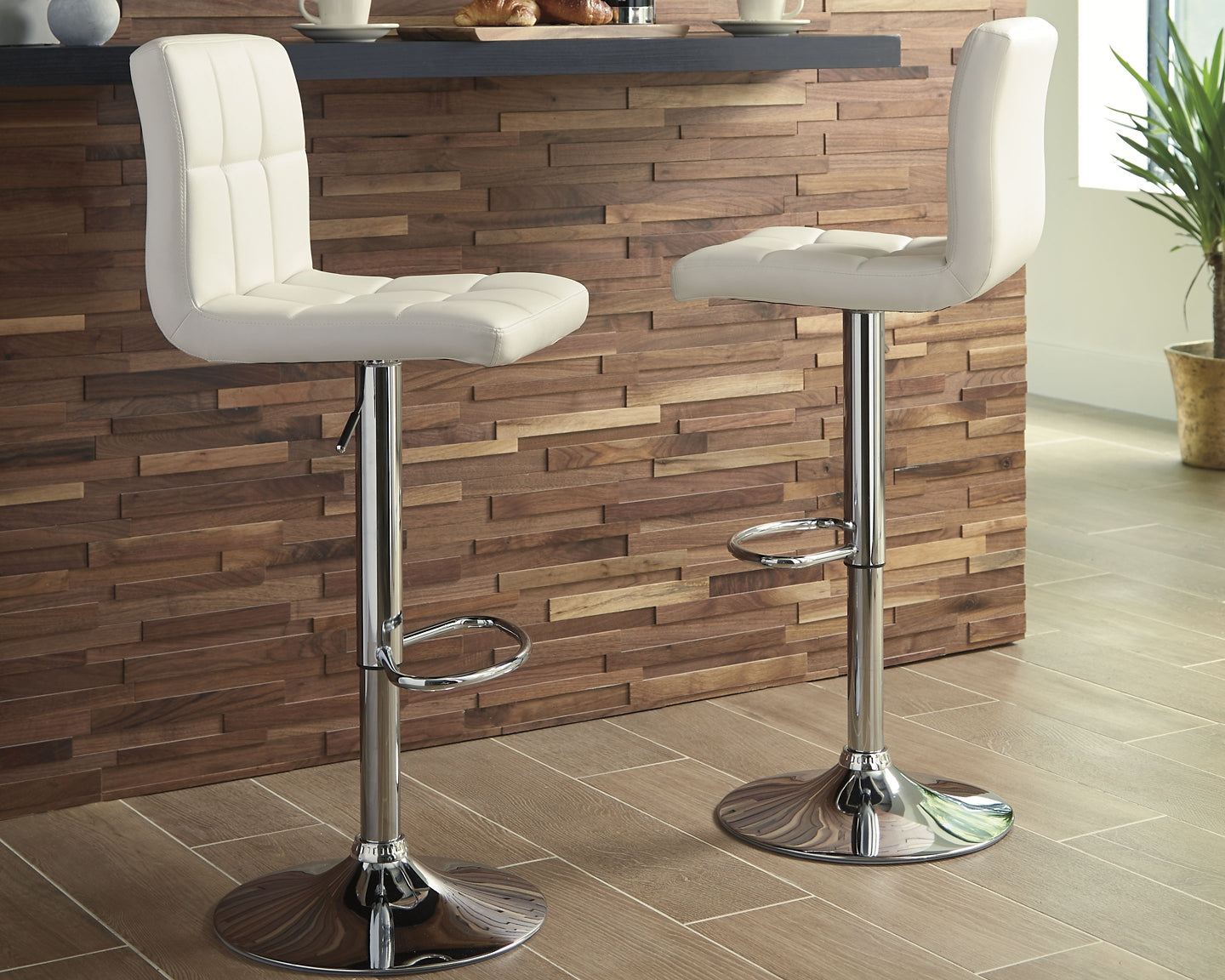 Bellatier Tall UPH Swivel Barstool(2/CN)