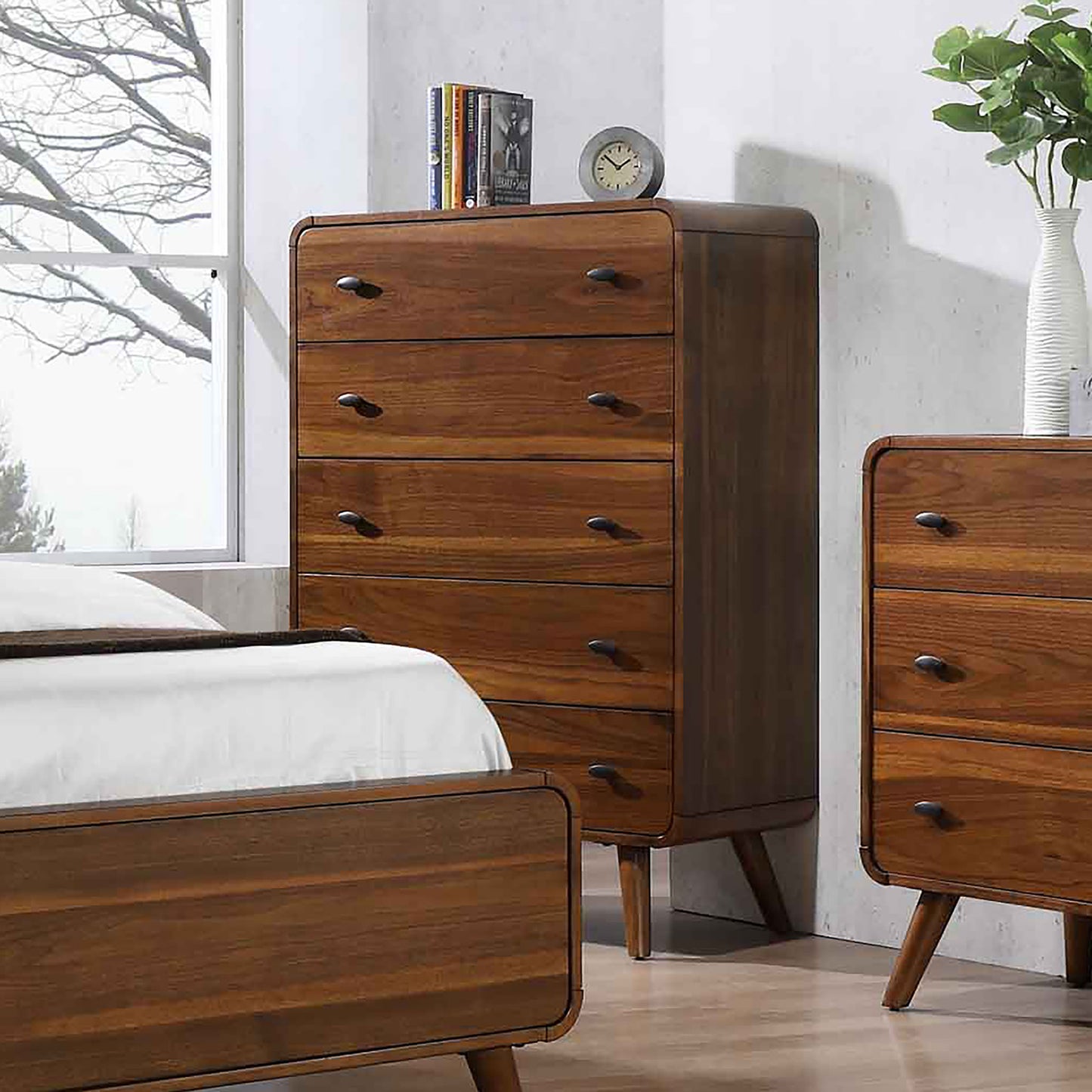 Robyn 5-drawer Bedroom Chest Dark Walnut