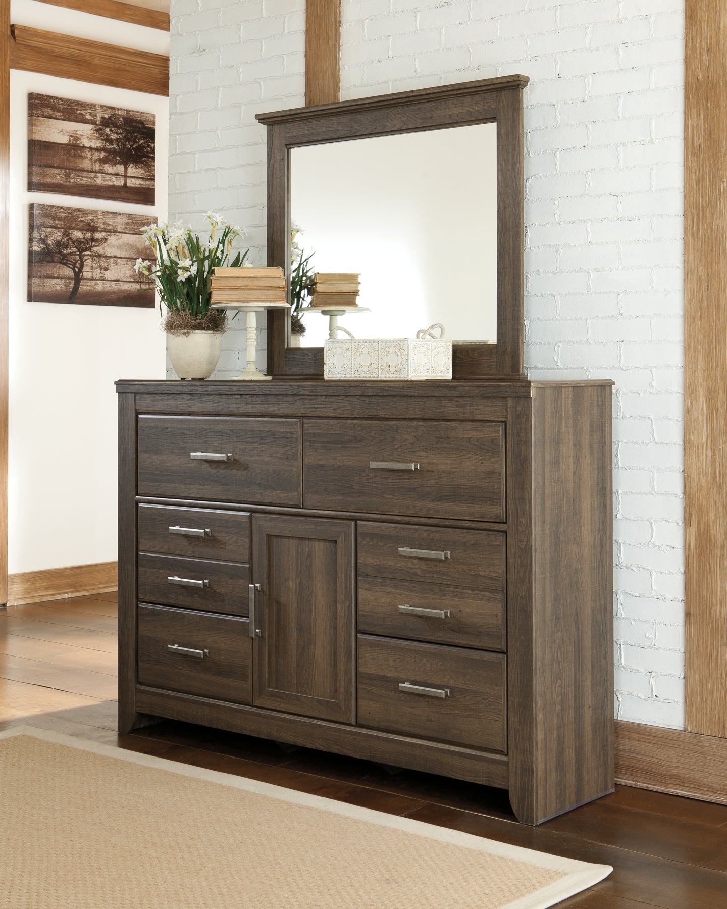 Juararo Queen Panel Headboard with Mirrored Dresser, Chest and 2 Nightstands